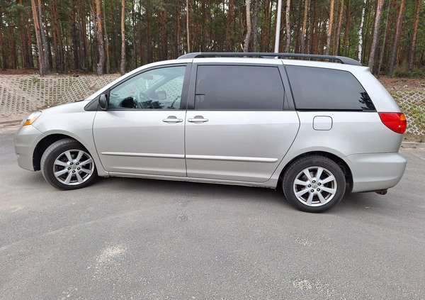 Toyota Sienna cena 32855 przebieg: 305000, rok produkcji 2007 z Warszawa małe 106